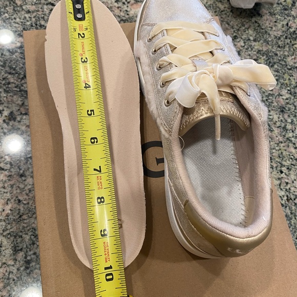 NWT Ugg Kids Alanna Sneaker - Picture 14 of 14